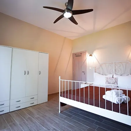 Sandra's House Γουβιά